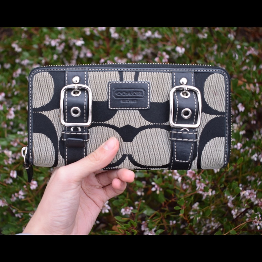 WOMAN’S COACH WALLET